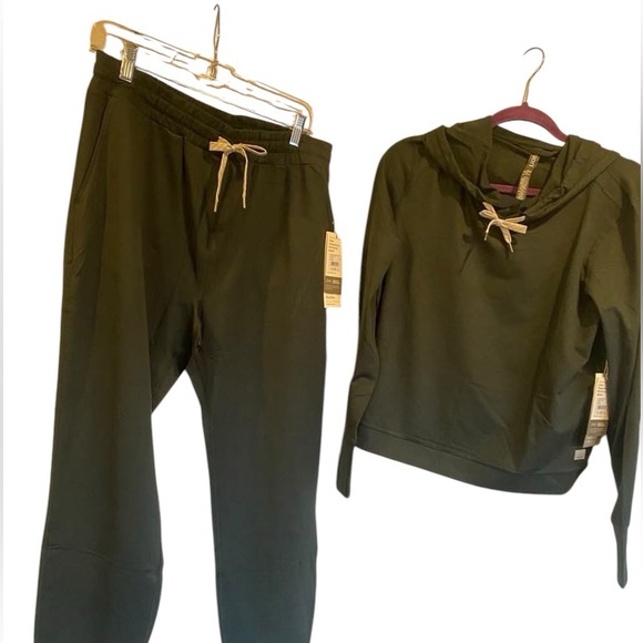 Vuori Other - NWT Vuori wide leg pants and hoodie set Size M
